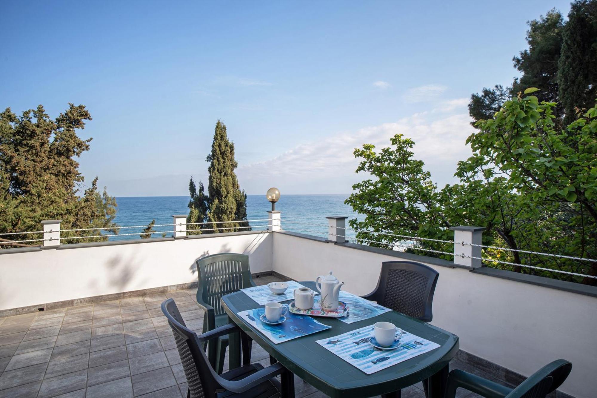 Alba Marina Apartment San Lorenzo al Mare Ngoại thất bức ảnh